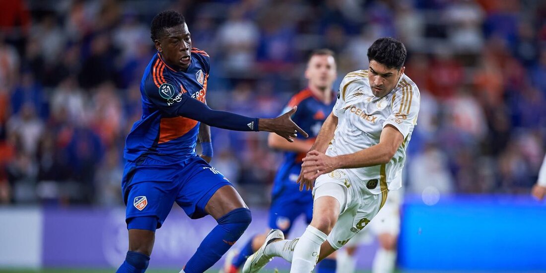 Acción del partido Cincinnati vs Tigres de la Concachampions.