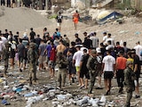 MIGRANTES cruzan la frontera entre
Marruecos y Ceuta, ayer