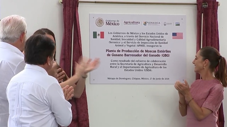 Presidenta Claudia Sheinbaum, acompañada de integrantes de su gabinete y de la secretaria de Agricultura de EU, Brooke Rollins, inauguran planta.