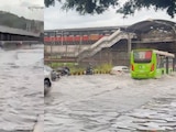 Lluvias colapsan accesos al AICM