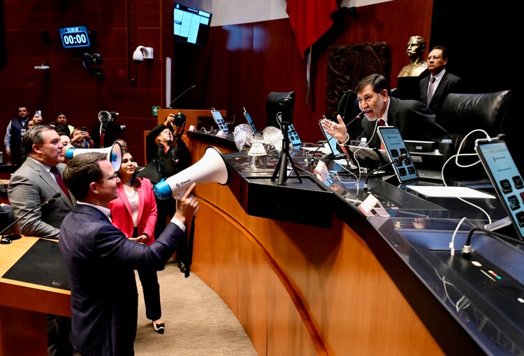 Oposición va por pluralidad, voto electrónico, 2.a vuelta electoral...