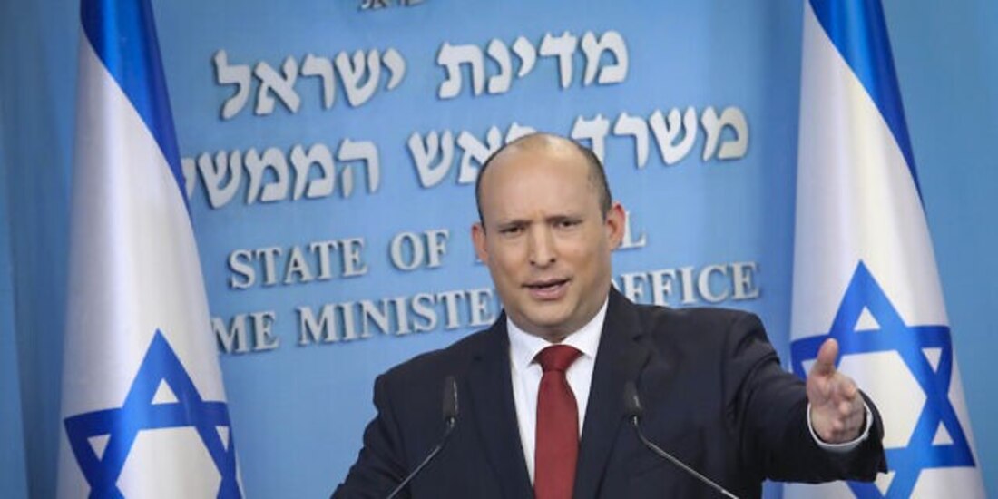 Naftali Bennett recomienda cuarta dosis de inyección contra COVID-19 ante alza de contagios.