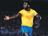 Pelé en un partido con la Selección de Brasil.