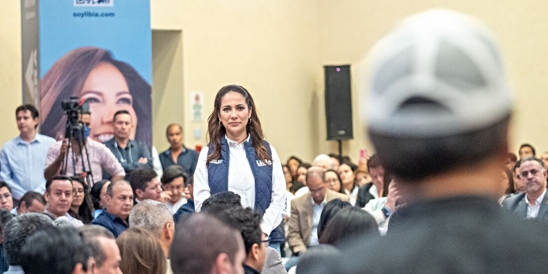 Libia Dennise García Muñoz Ledo se reunió con 17 Colegios de profesionistas del COPREG