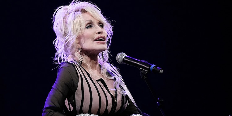 LA INTÉRPRETE Dolly Parton, en 2023 en Kansas
