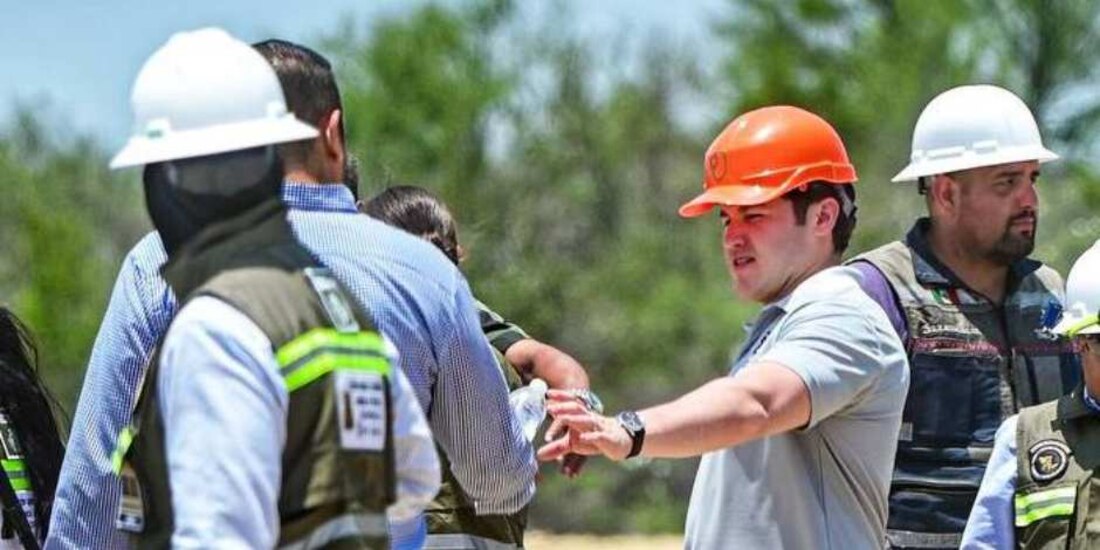 Supervisa Samuel García obras de construcción del acueducto El Cuchillo II.
