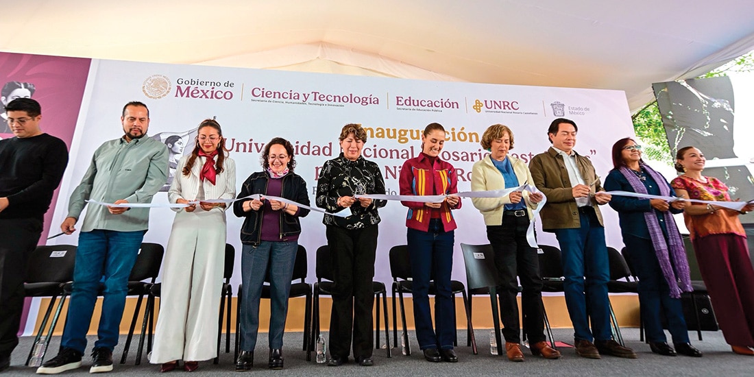 CLAUDIA Sheinbaum, con la gobernadora Delfina Gómez (al centro), ayer.