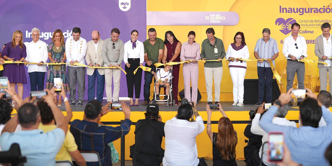 La presidenta (de rosa), ayer, durante el evento de apertura del nuevo espacio.