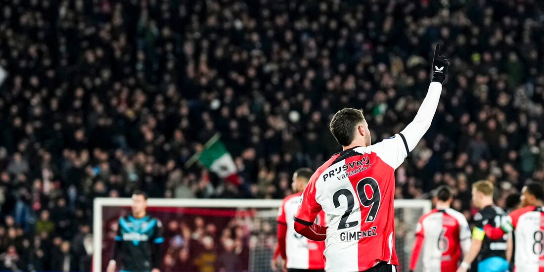 El jugador mexicano celebra una anotación en la actual temporada de Países Bajos.
