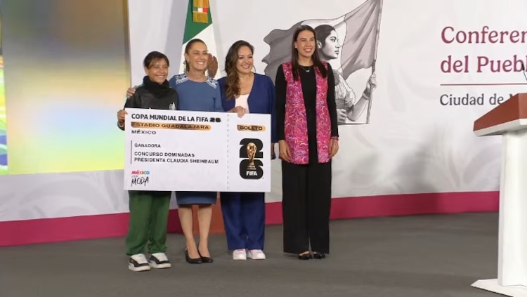 Karla Itzel Peña gana boleto para asistir a partido con sede en Guadalajara.