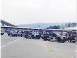 La policía capitalina bloqueó el paso a familiares de los 43, ayer.