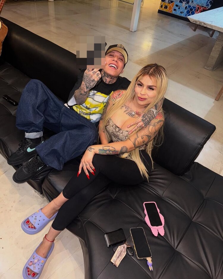 Santa Fe Klan comparte polémica foto con arma