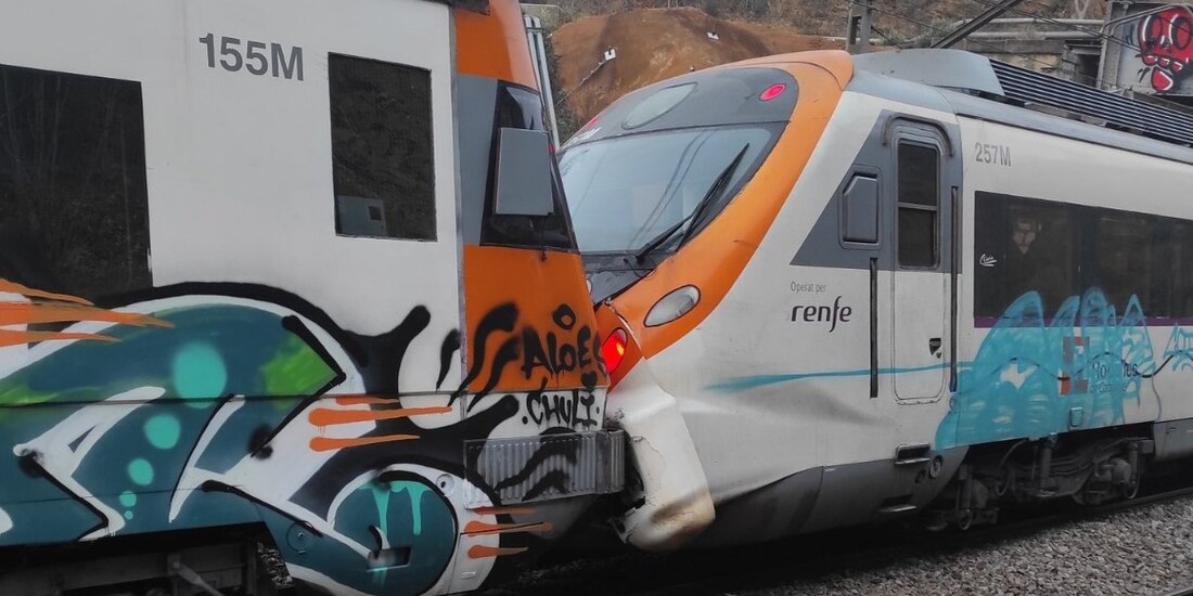 Choque de trenes en España deja 155 personas lesionadas.