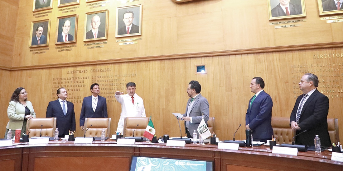 El titular del instituto, al hacer nombramientos en el órgano administrativo, ayer.