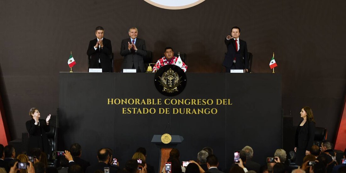 Esteban Villegas rindió protesta como gobernador de Durango, el jueves.