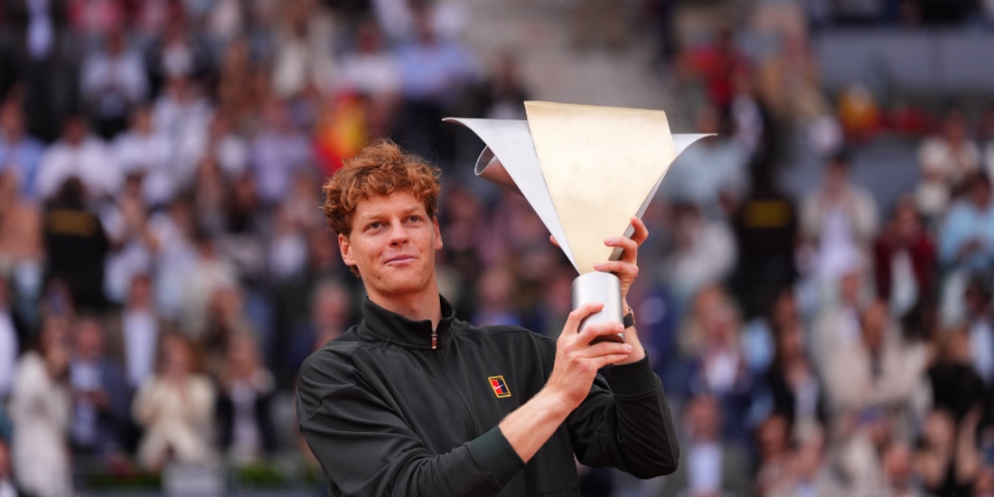 Jannik Sinner levantando el trofeo del Masters de Madrid.