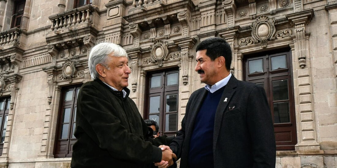 López Obrador y Corral cuando el primero aún era presidente electo y visitó Chihuahua.