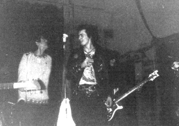 Sid Vicious, bajista de la influyente banda Sex Pistols.