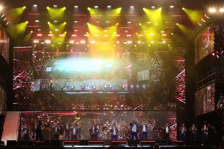 Operativos de seguridad supervisan la afluencia multitudinaria en las principales zonas carnestolendas del puerto.