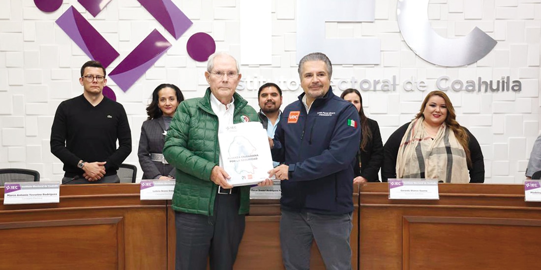 Las dirigencias de PRI y Unión Democrática de Coahuila, al formalizar su alianza ante el Instituto Electoral de Coahuila el miércoles pasado.