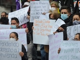 Integrantes del colectivo Bloque Urbano Popular en una manifestación en CDMX.