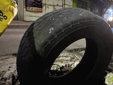 VECINOS CUBRIERON con llantas una coladera de la calle Ruperto Pérez, el martes