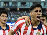 Ángel Sepúlveda celebra uno de sus goles en el triunfo de Chivas sobre América.