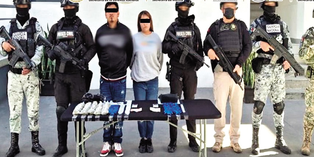 Ramón “N” y Renata “N”, tras su captura, ayer, en Nuevo León.