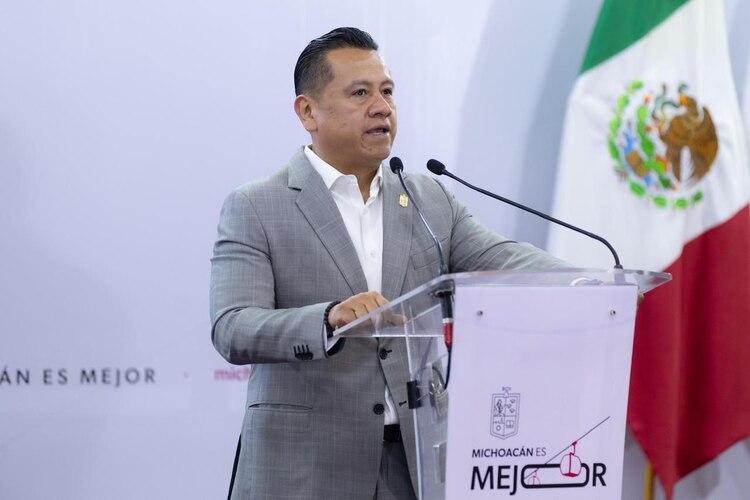 Carlos Torres Piña advierte que no permitirán espectáculos que glorifiquen actividades delictivas en Michoacán.
