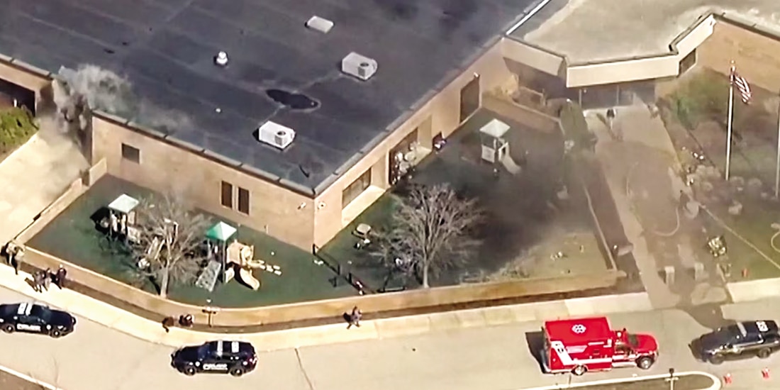 Sinagoga Temple Israel después del tiroteo en West Bloomfield, Michigan, ayer.