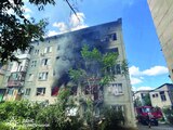 Bomberos extinguen un incendio tras un ataque ruso, el pasado 2 de julio.