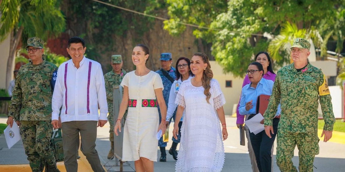De izquierda a derecha: Salomón Jara, gobernador de Oaxaca; la Presidente Claudia Sheinbaum y la gobernadora Evelyn Salgado.