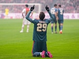 Santiago Giménez festeja su gol en el clásico entre Ajax y Feyenoord.