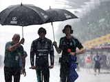 La lluvia impidió que comenzara a tiempo el Gran Premio de Baréin de F1.