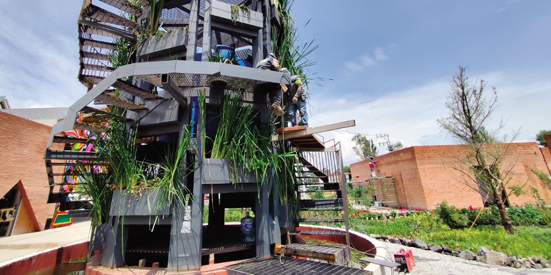 Persisten los trabajos en la torre hidrobotánica construida con acero.