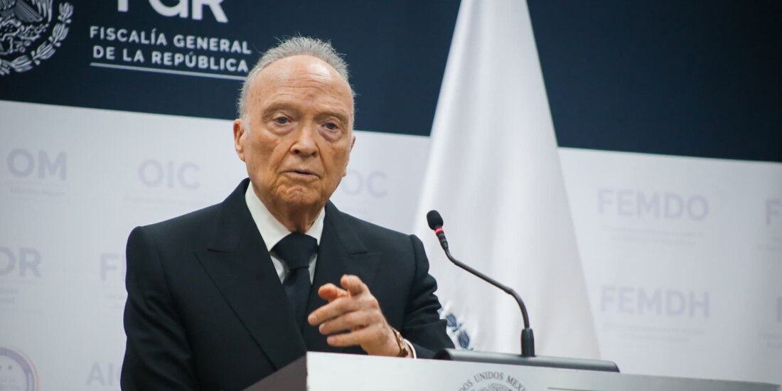 Alejandro Gertz renuncia a la FGR y señala que será embajador de México ante ‘un país amigo’.