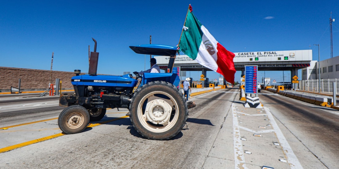 Productores agrícolas durante bloqueo este 6 de abril