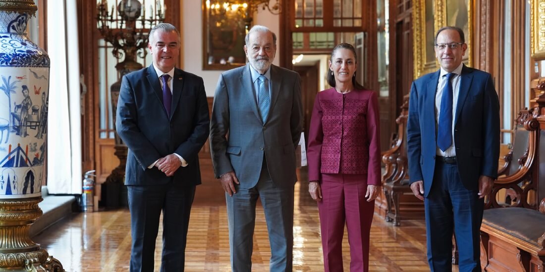 Sheinbaum aborda pronósticos de la economía en México con Carlos Slim y Francisco Cervantes.