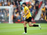 Raúl Jiménez durante el encuentro amistoso entre Wolverhampton y Stoke City.