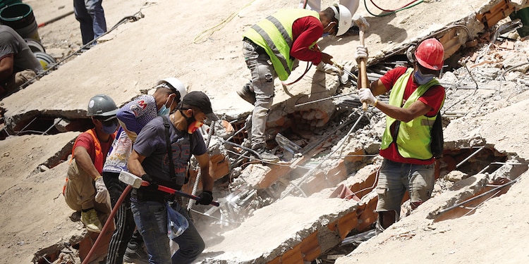 Las labores de rescate continuaban en distintos frentes.