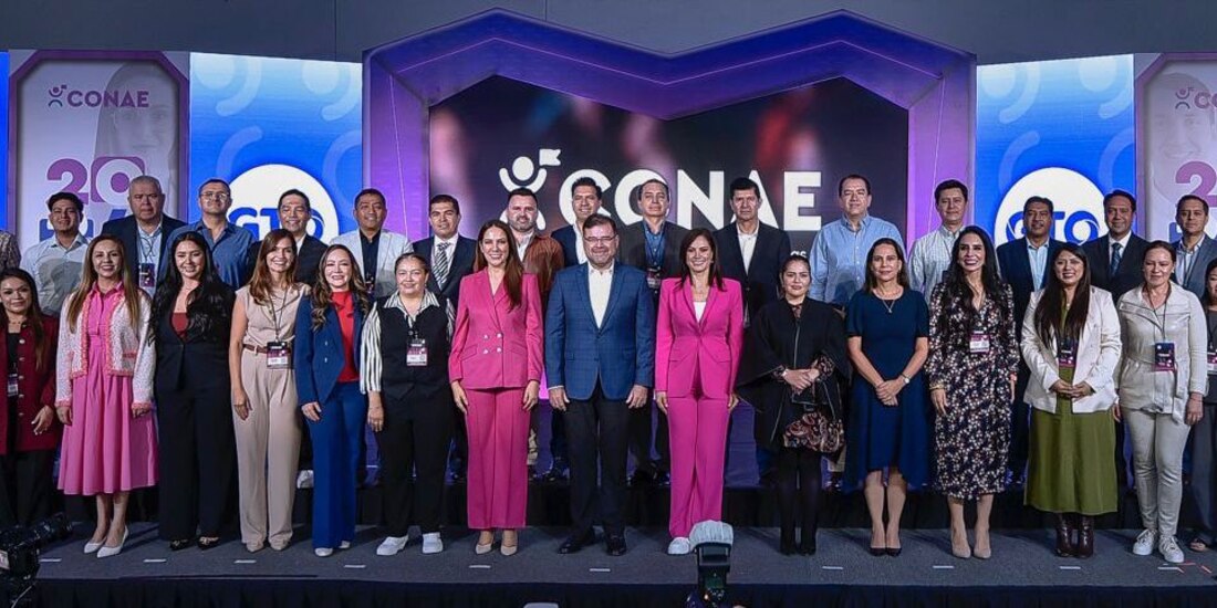 Libia Dennise García Muñoz Ledo en el Congreso de Autoridades Electas.