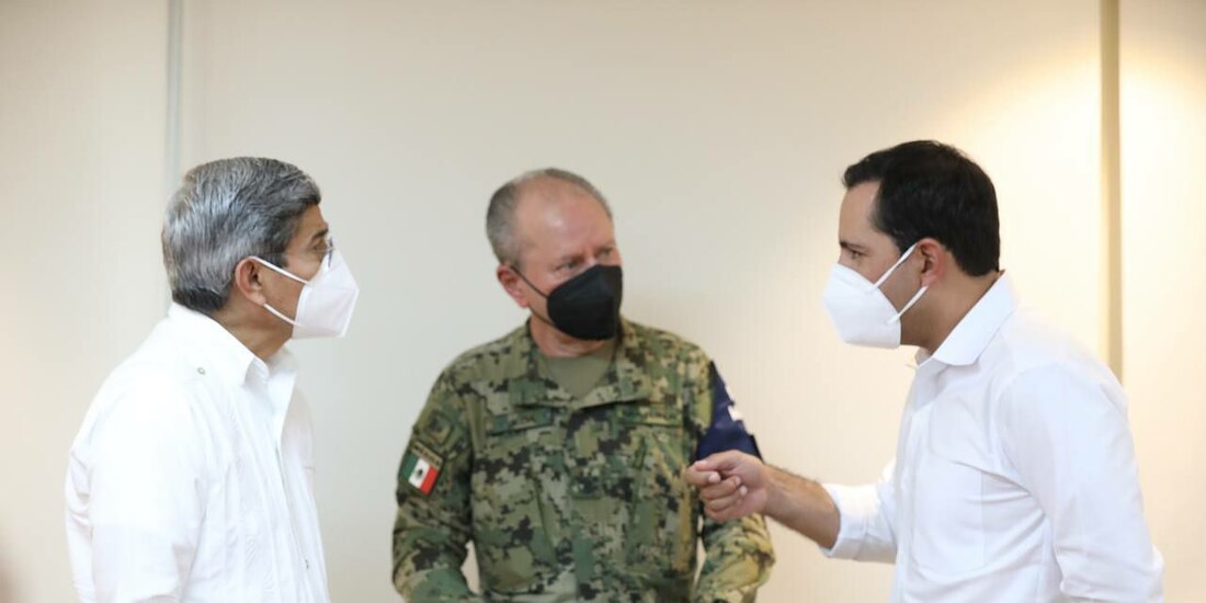 Jorge Carlos Tobilla, el secretario Rafael Ojeda y el gobernador Mauricio Vila, ayer.