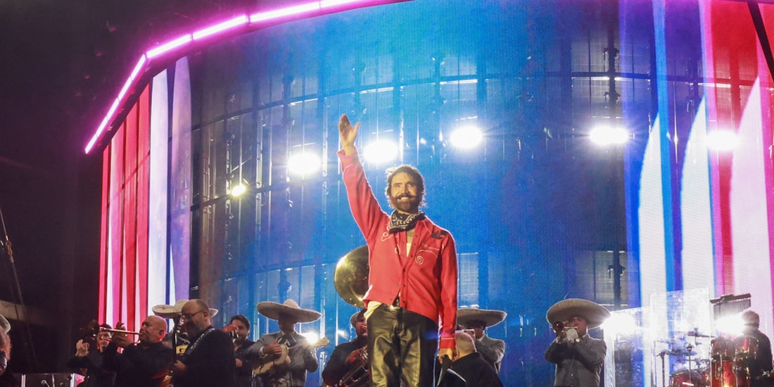 El cantante Alejandro Fernández, acompañado de invitados especiales, encabezó la serenata multitudinaria que consolida la oferta cultural de Guadalajara.