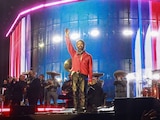 El cantante Alejandro Fernández, acompañado de invitados especiales, encabezó la serenata multitudinaria que consolida la oferta cultural de Guadalajara.