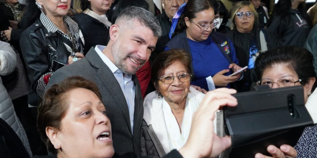 MAURICIO TABE, al tomar protesta a los integrantes de los Comités de Ejecución y Vigilancia, ayer.