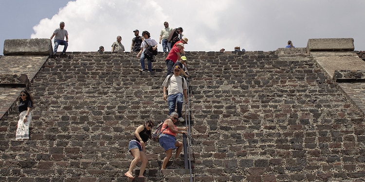 Turistas de distintos países, entre estos Colombia, Alemania, Brasil y Vietnam, se dieron cita desde temprano, pero demoraron en darles el acceso. Después de horas sin saber si podrían ingresar, disfrutaron de su estancia en el sitio Patrimonio de la Humanidad.