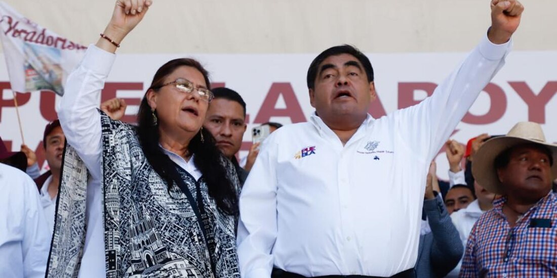 "Hoy las y los poblanos marcharon para demostrar su convicción con el movimiento del presidente Andrés Manuel López Obrado"r, destacó Ariadna Ayala.