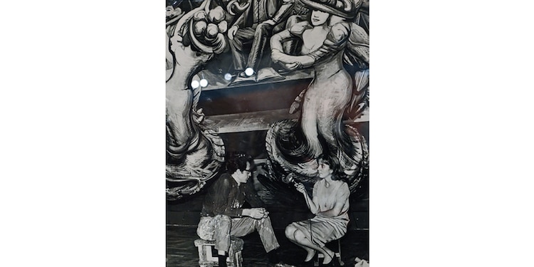 La escritora, al entrevistar a Mario Orozco Rivera.