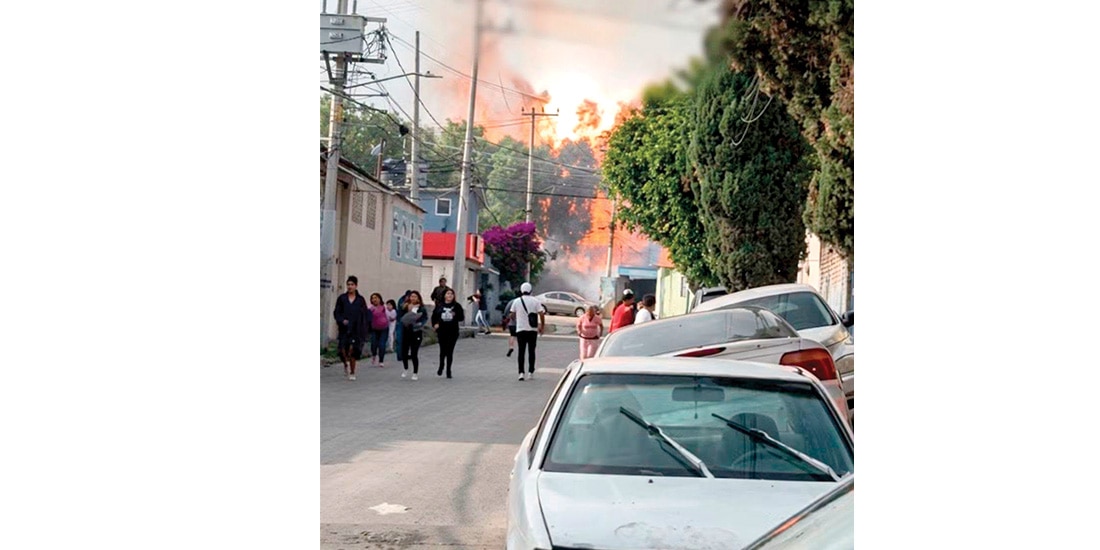 INSTANTE del flamazo producido por la acumulación de combustible en un establecimiento de Coacalco.