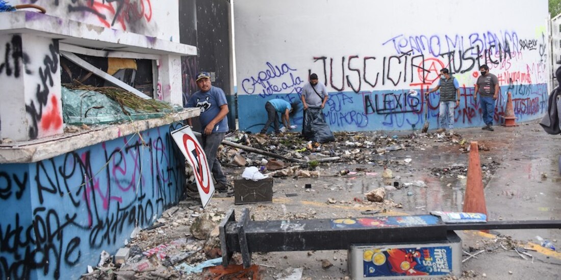 Huellas del choque en Cancún, ayer.